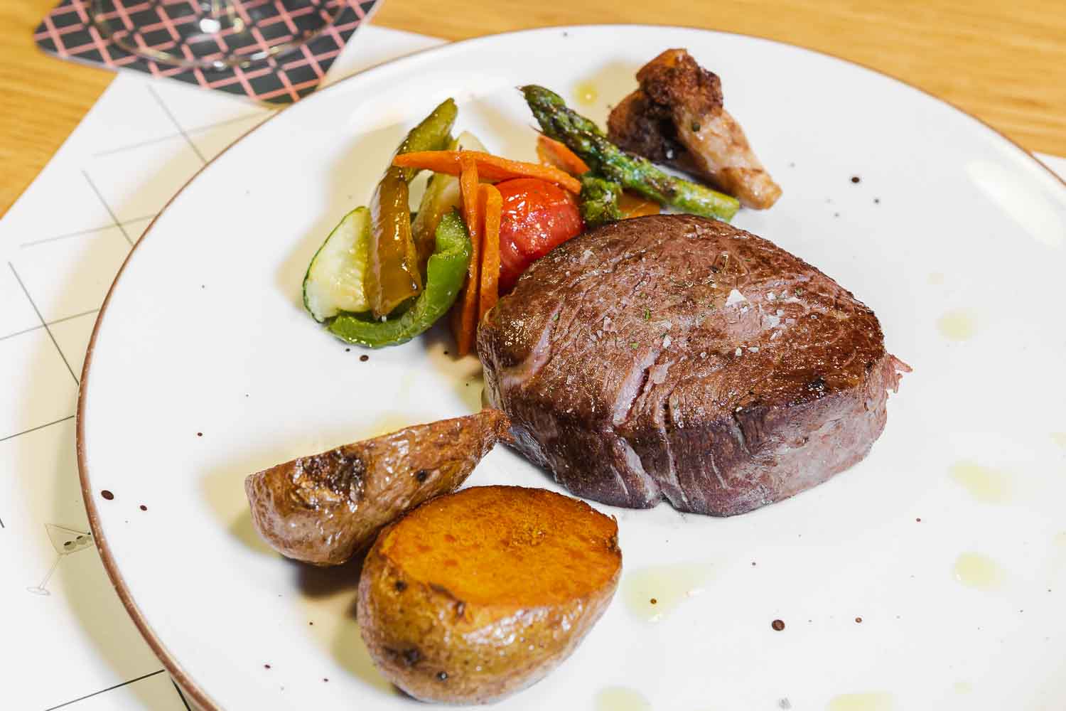 Sirloin steak grilled with vegetables