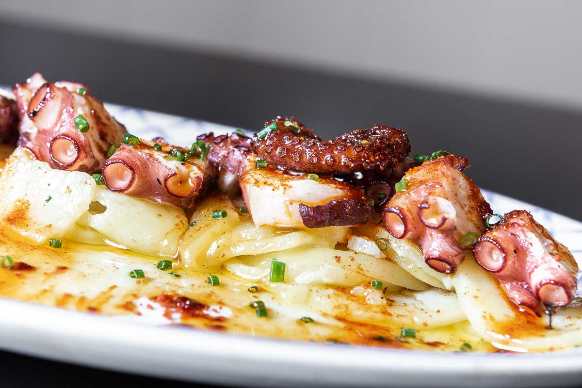 Grilled octopus with potatoes