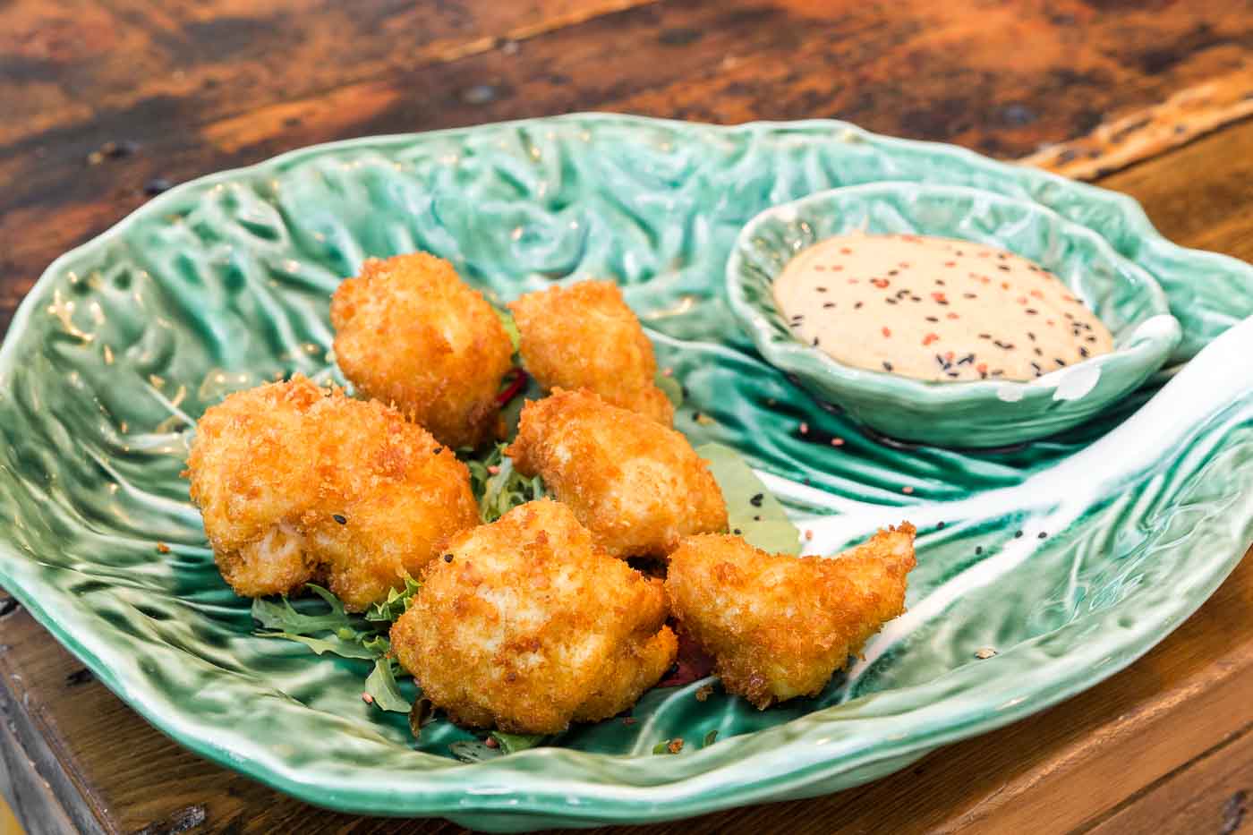 Fried cauliflower with red peppers and Kimchi mayonnaise