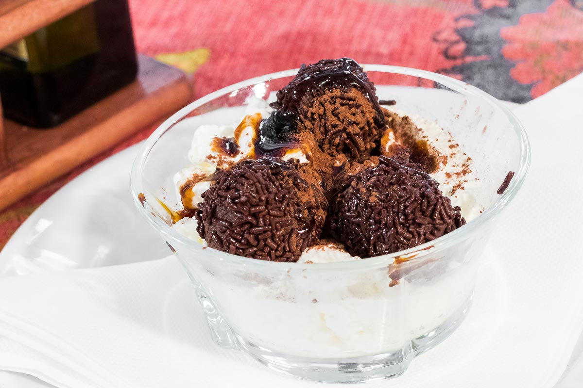 dessert truffles with cream