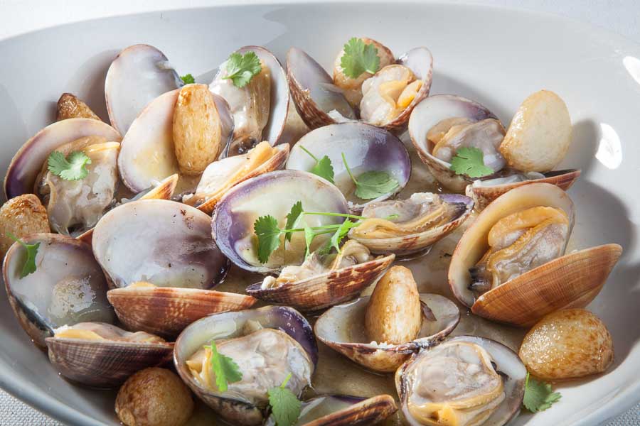 Steamed Clams In Garlic, Sherry And Olive Oil