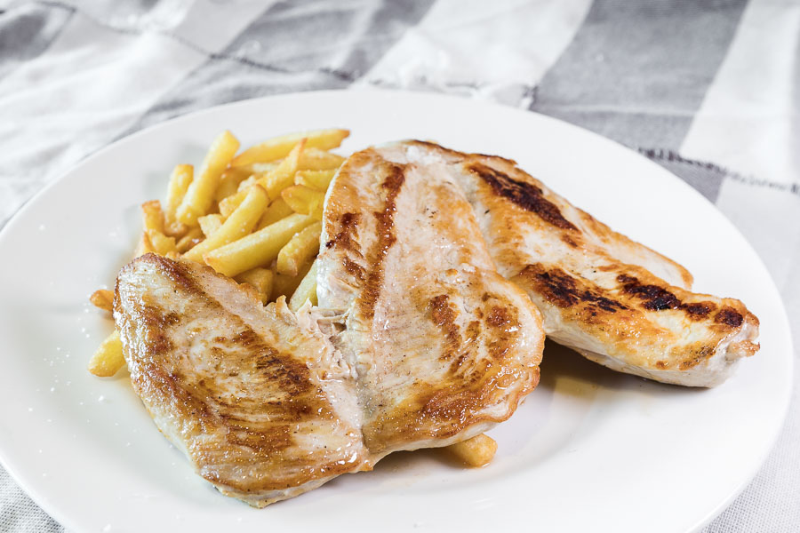 Grilled chicken breast / French fries