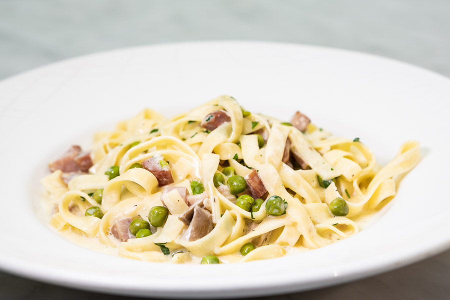 Don Juan style Fettuccini with bacon, peas, mushrooms and cream