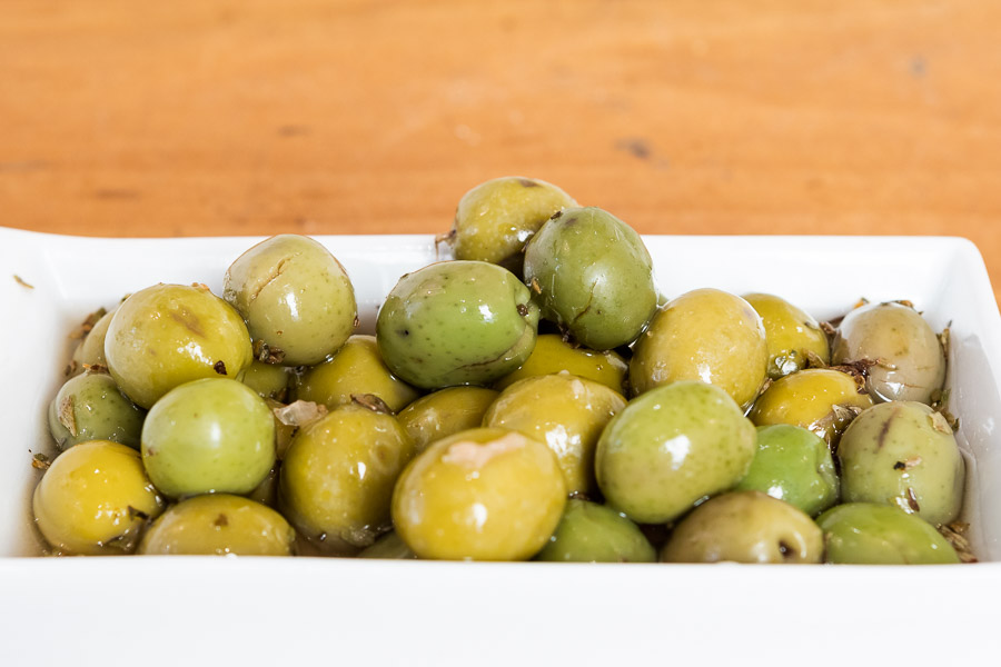 Variado de olivas sevillanas, generalmente tres tipos
