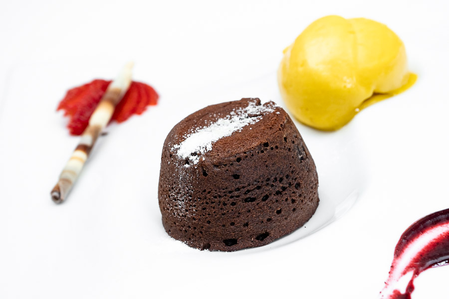 Chocolate coulant and cold mango