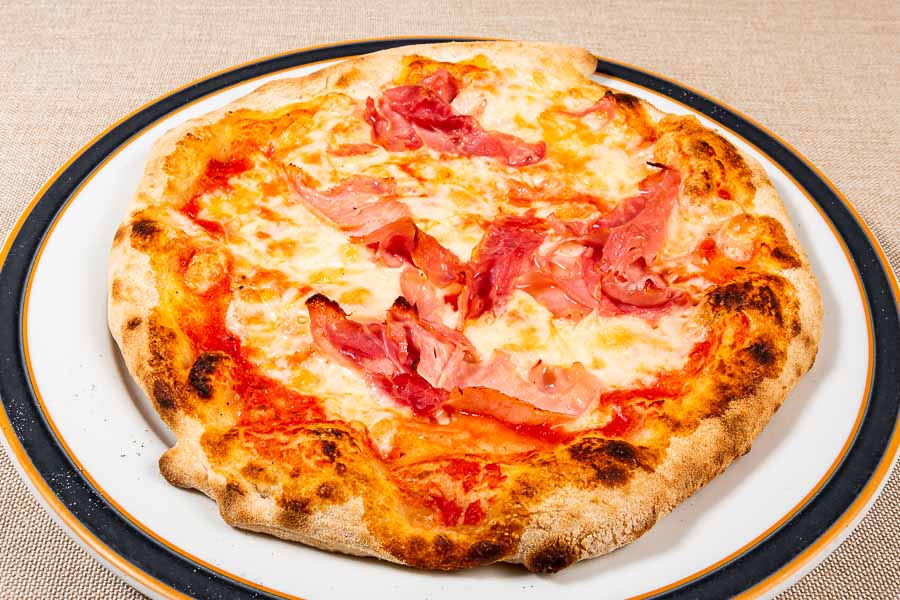 Margherita pizza or with ham