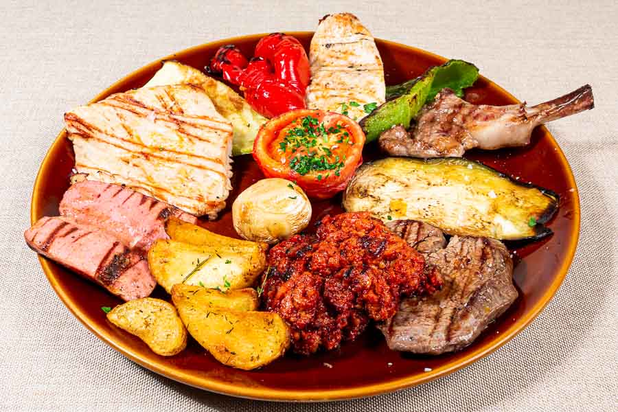 Mixed grill (pork, chicken, beef and lamb chop)