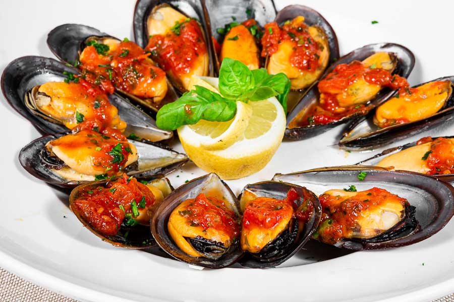 Mussels with marinara sauce