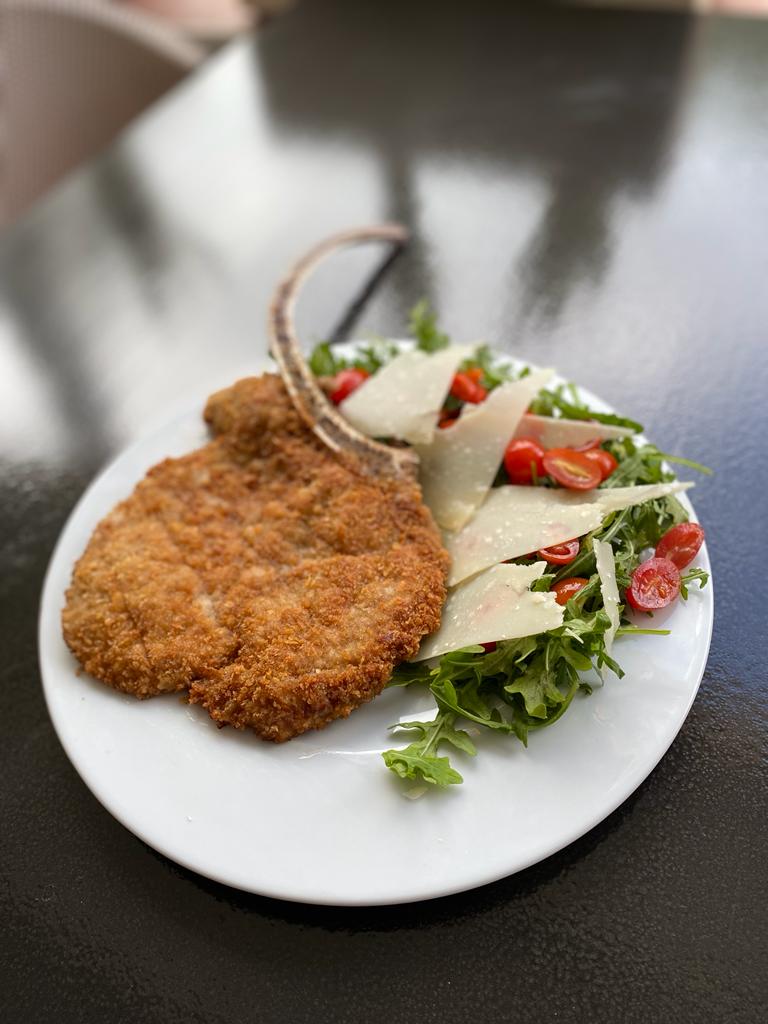 Original Milanese with bone served with rocket, cherry tomatoes and parmesan