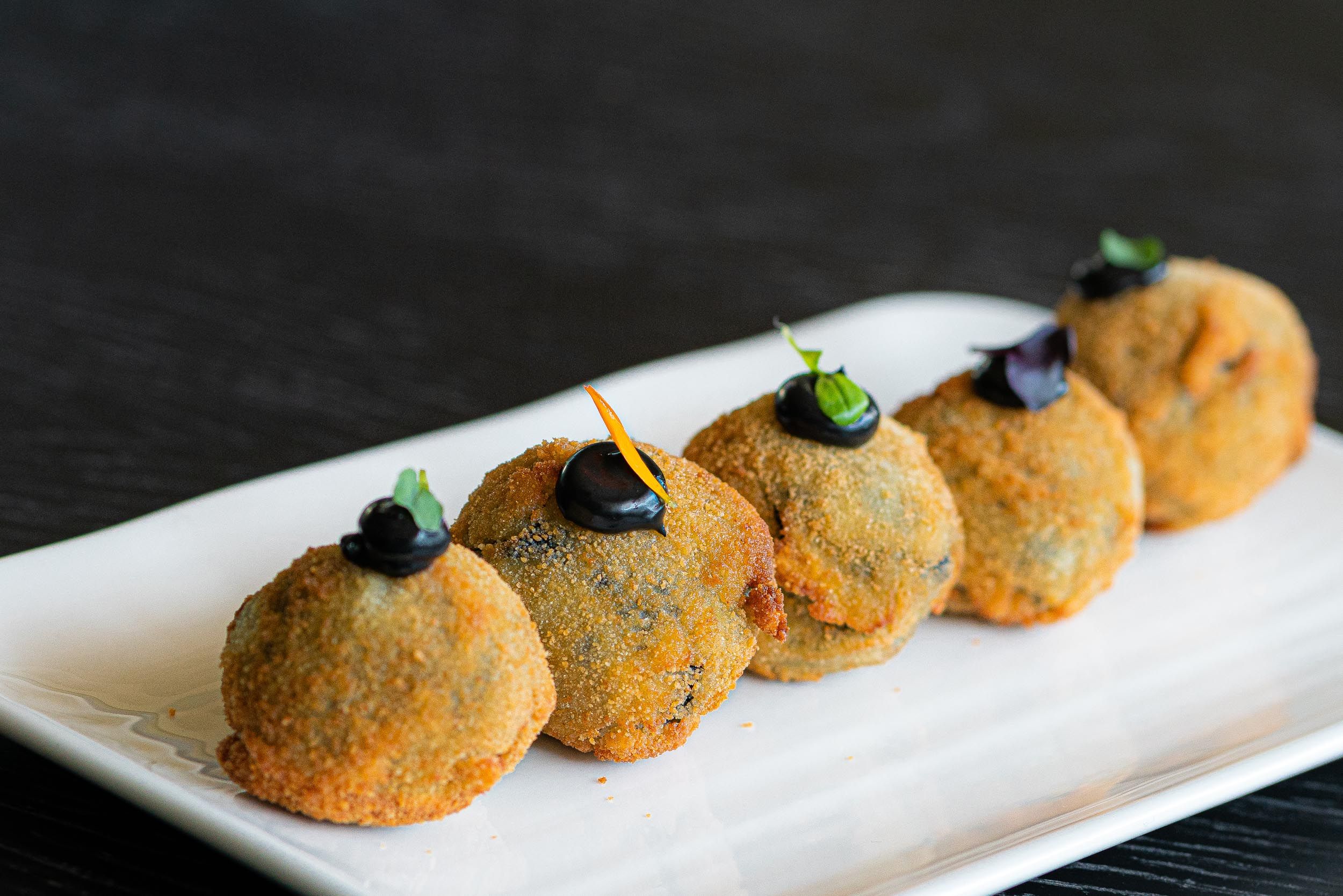 Squid croquettes with aioli of its ink
