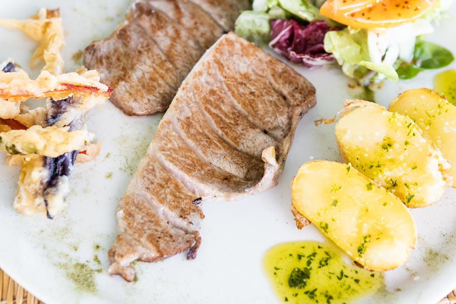 Tarantelo de atum com batatas e legumes em tempura (€/kg)