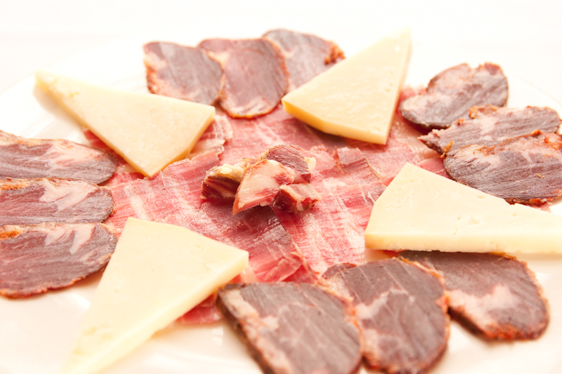 Schinken, Schweinelende und Käse (120 Gramm)