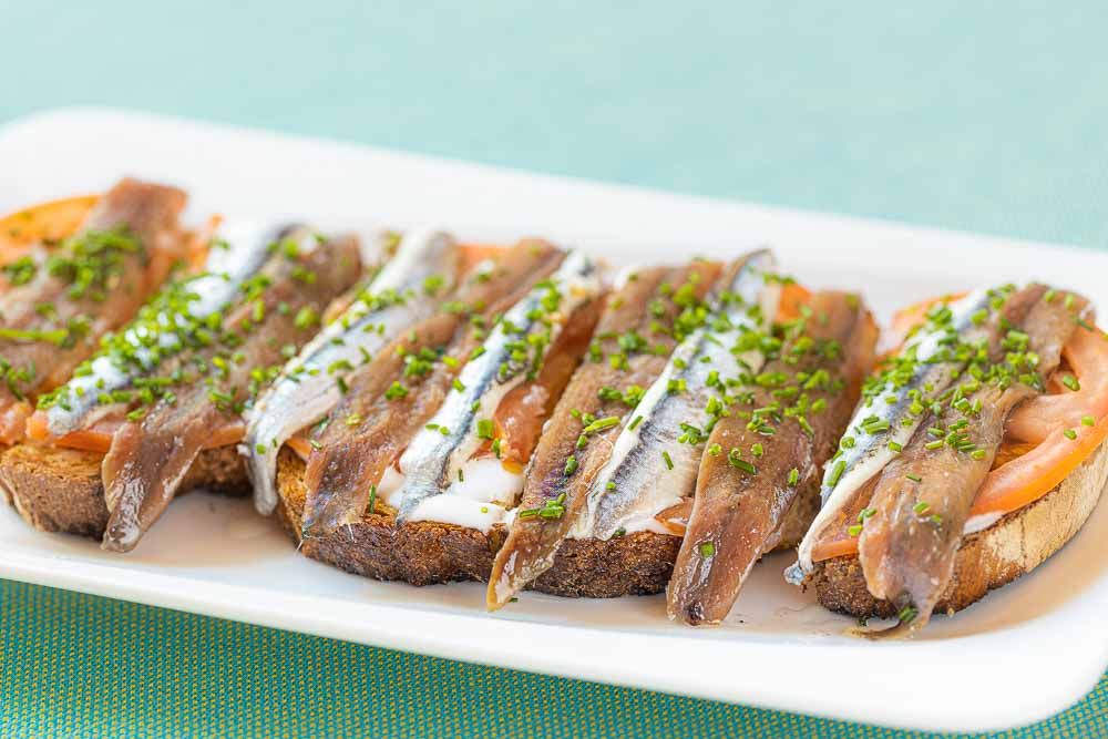 Bread with Cantabrian anchovies (Anchoa and Boquerón)