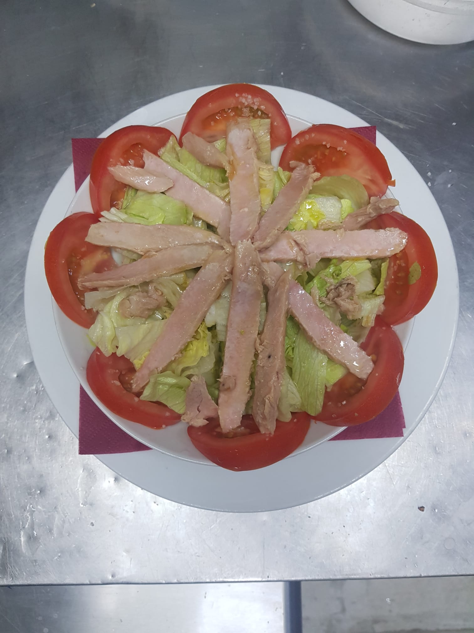 SALAD WITH TUNA BELLY