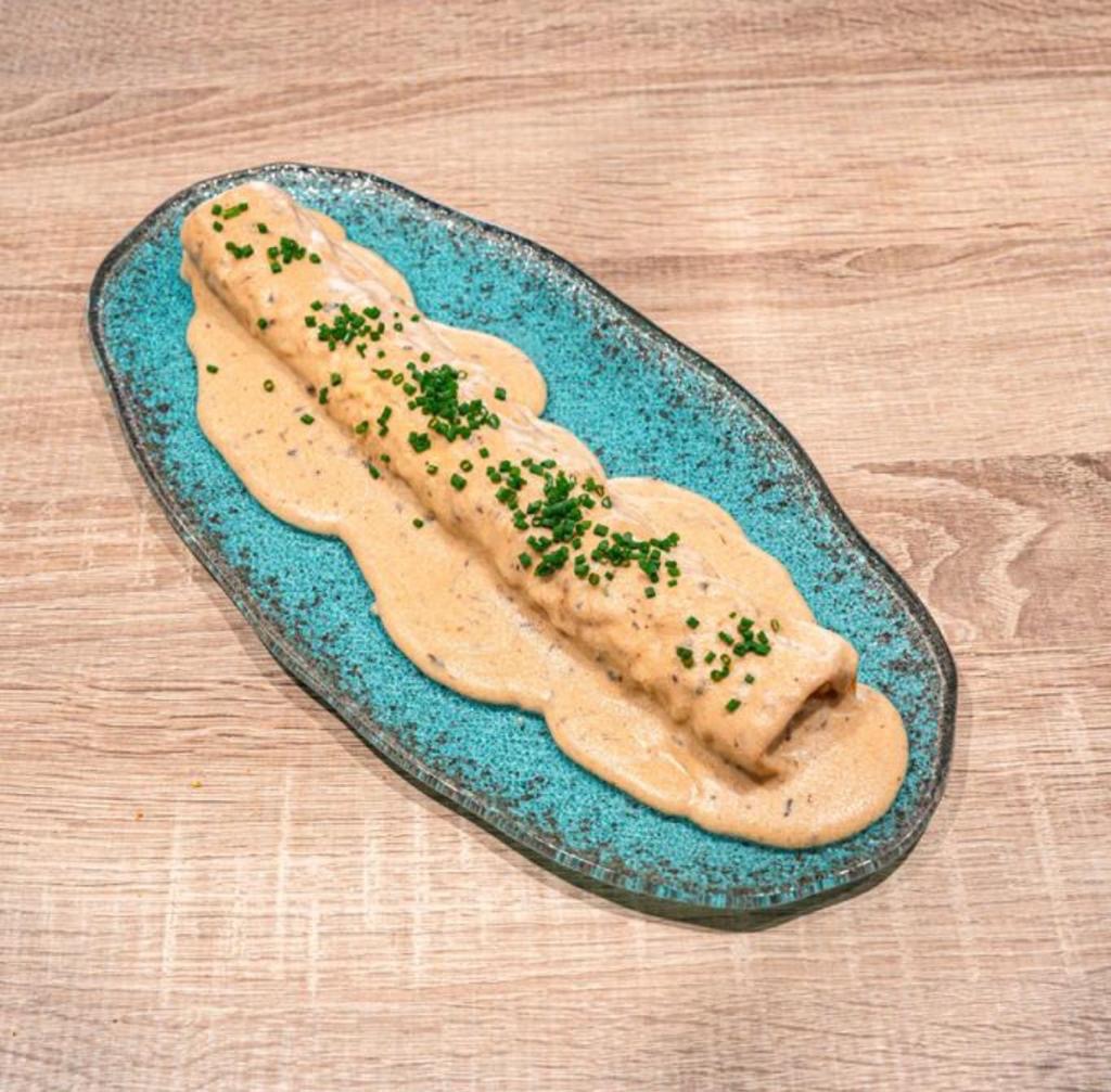 Roasted chicken cannelloni with truffle sauce