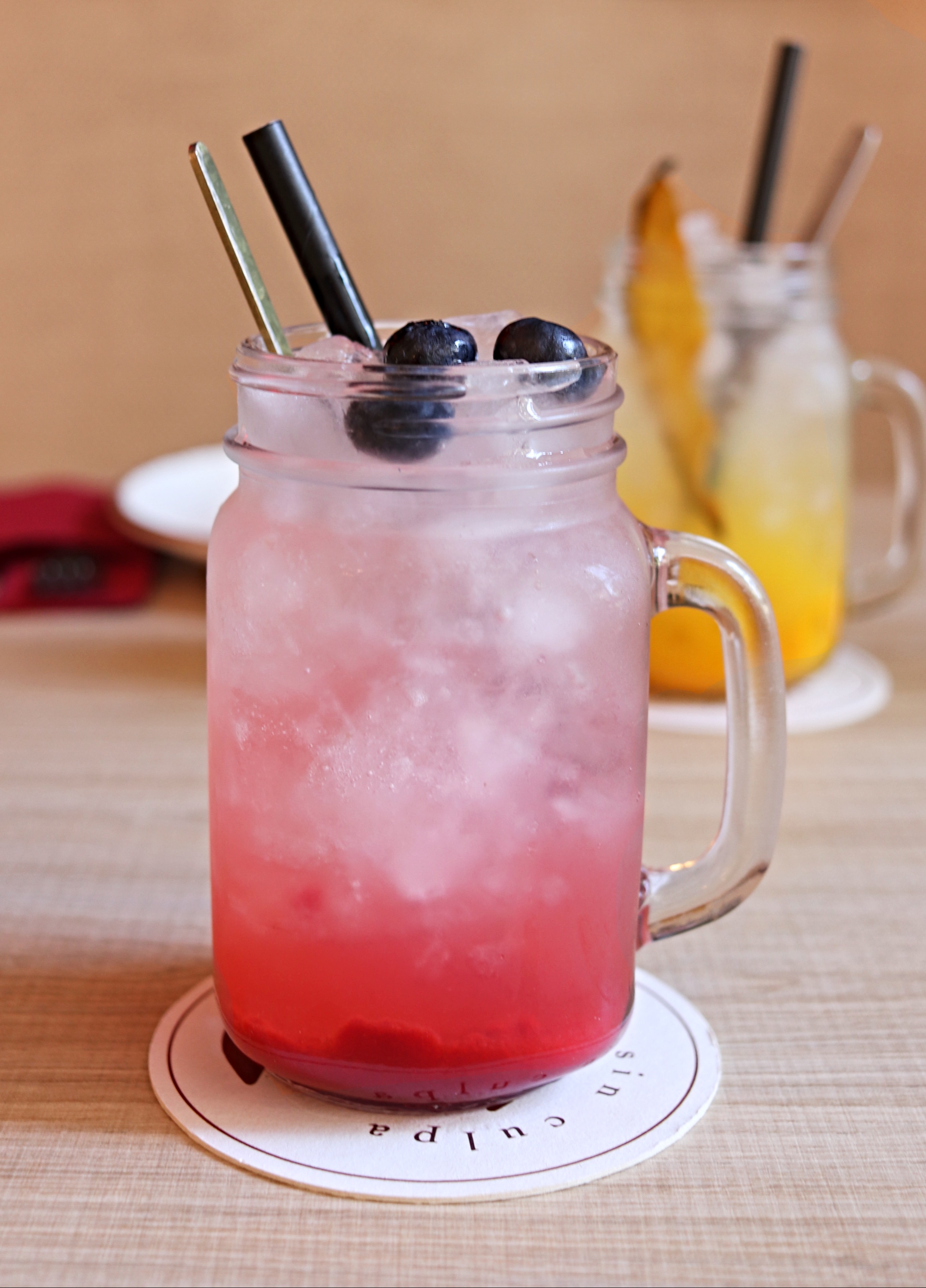 Pink Lemonade: Erdbeer-, Himbeer- und Zitronensaft