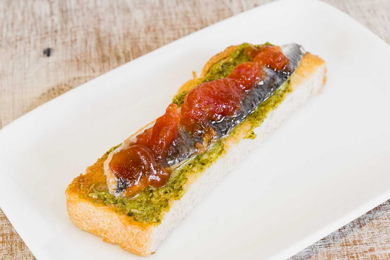 Sardine pintxo with tomato jam