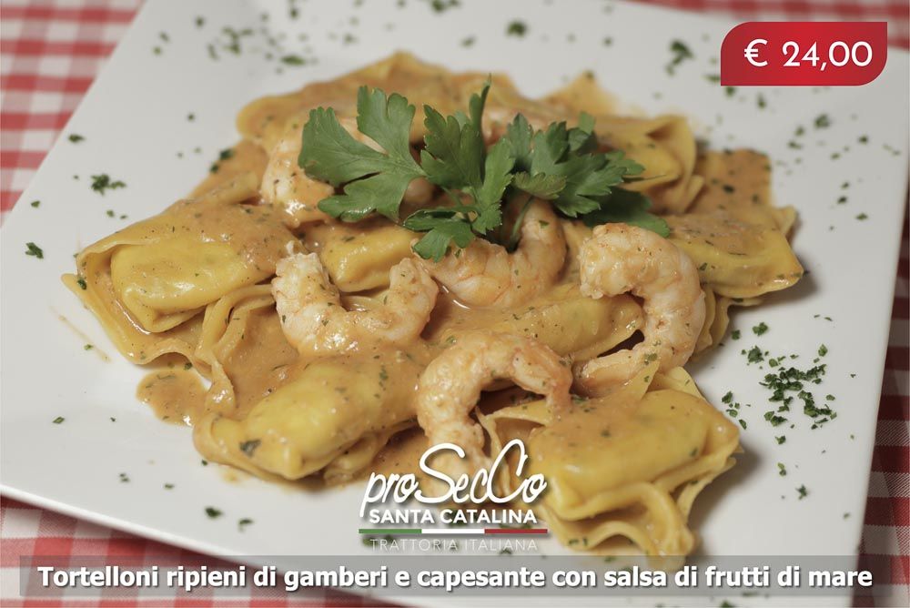 Tortelloni stuffed with prawns and scallops with seafood sauce