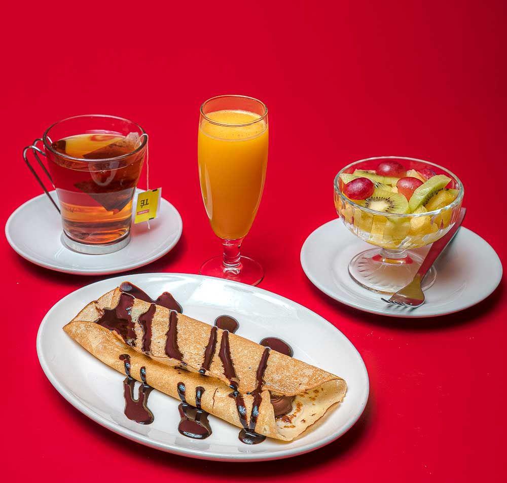 Nº6 Desayuno Goloso: Ensalada de fruta, creppe de nutella, zumo de naranja, café o té