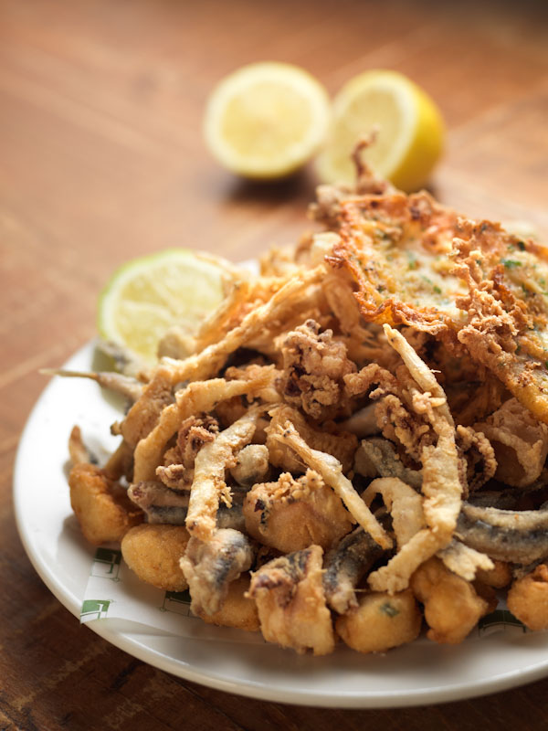 Mixture of fried fish 