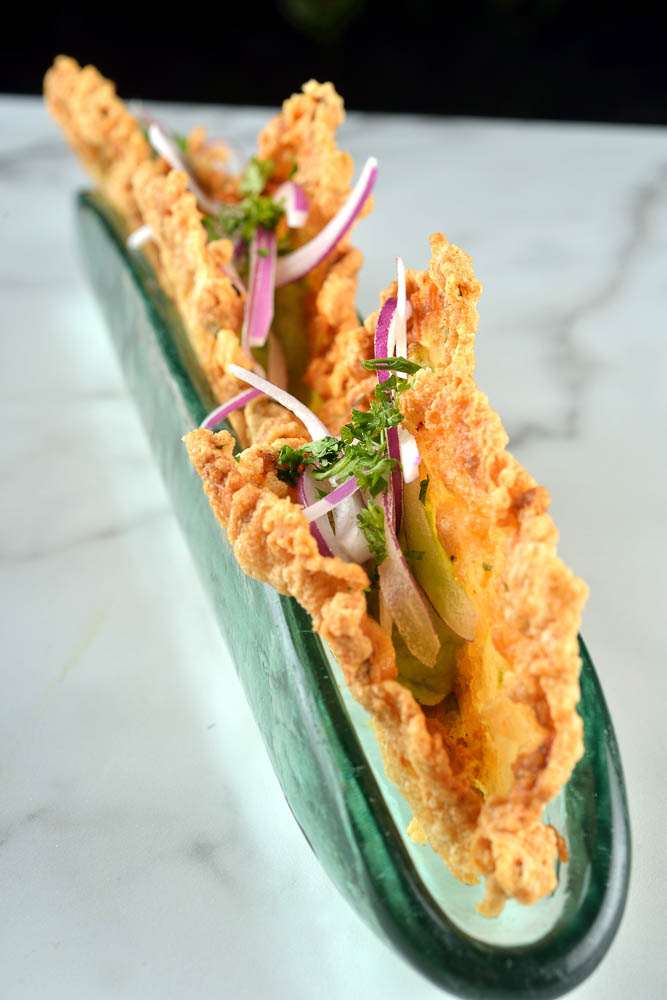 Taco mexicano com camarão