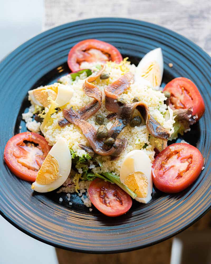 Salad with anchovies, tomato and cous cous