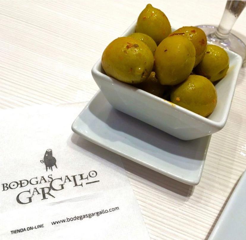 XL marinated olives