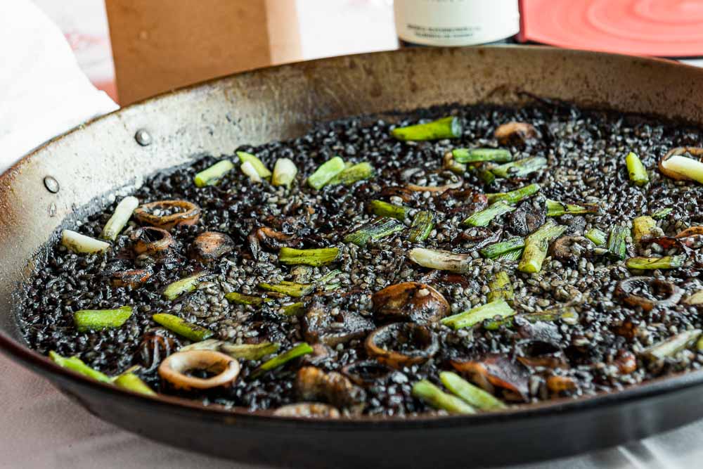 Black rice with squid 