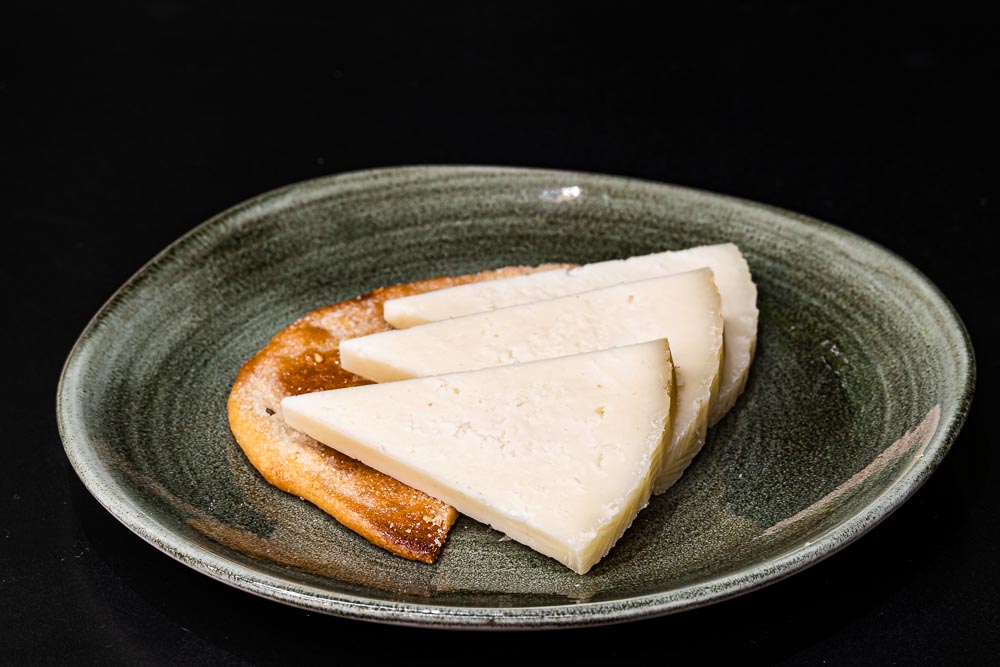 Payoyo goat Cheese with Inés Rosales oil torta