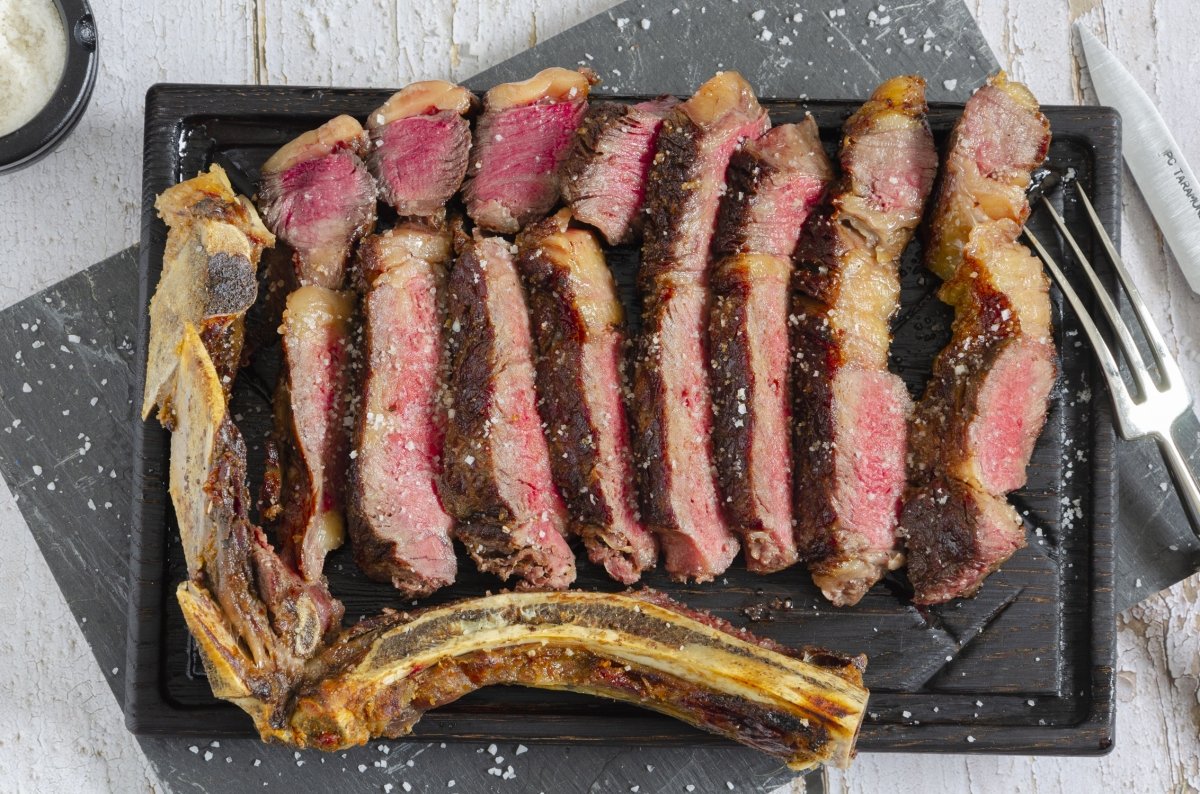 T-bone steak from old Friesian beef (45 days of maturation) (550 gr/approx)