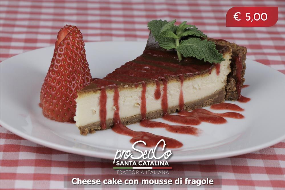 Cheesecake with strawberry sauce