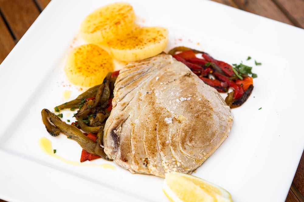Grilled tuna fillet with roasted peppers