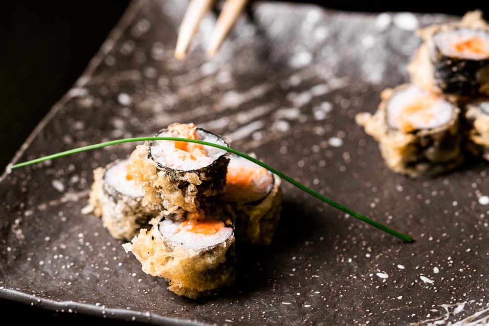 Rolo de sushi crocante