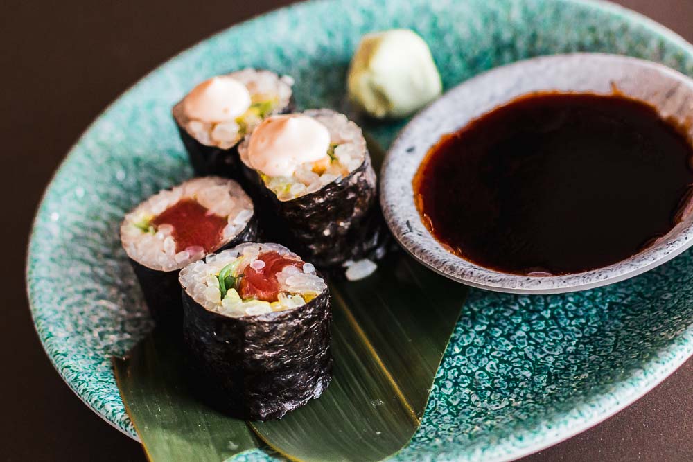 Tuna Maki with wakame (2 pieces / 8 pieces)