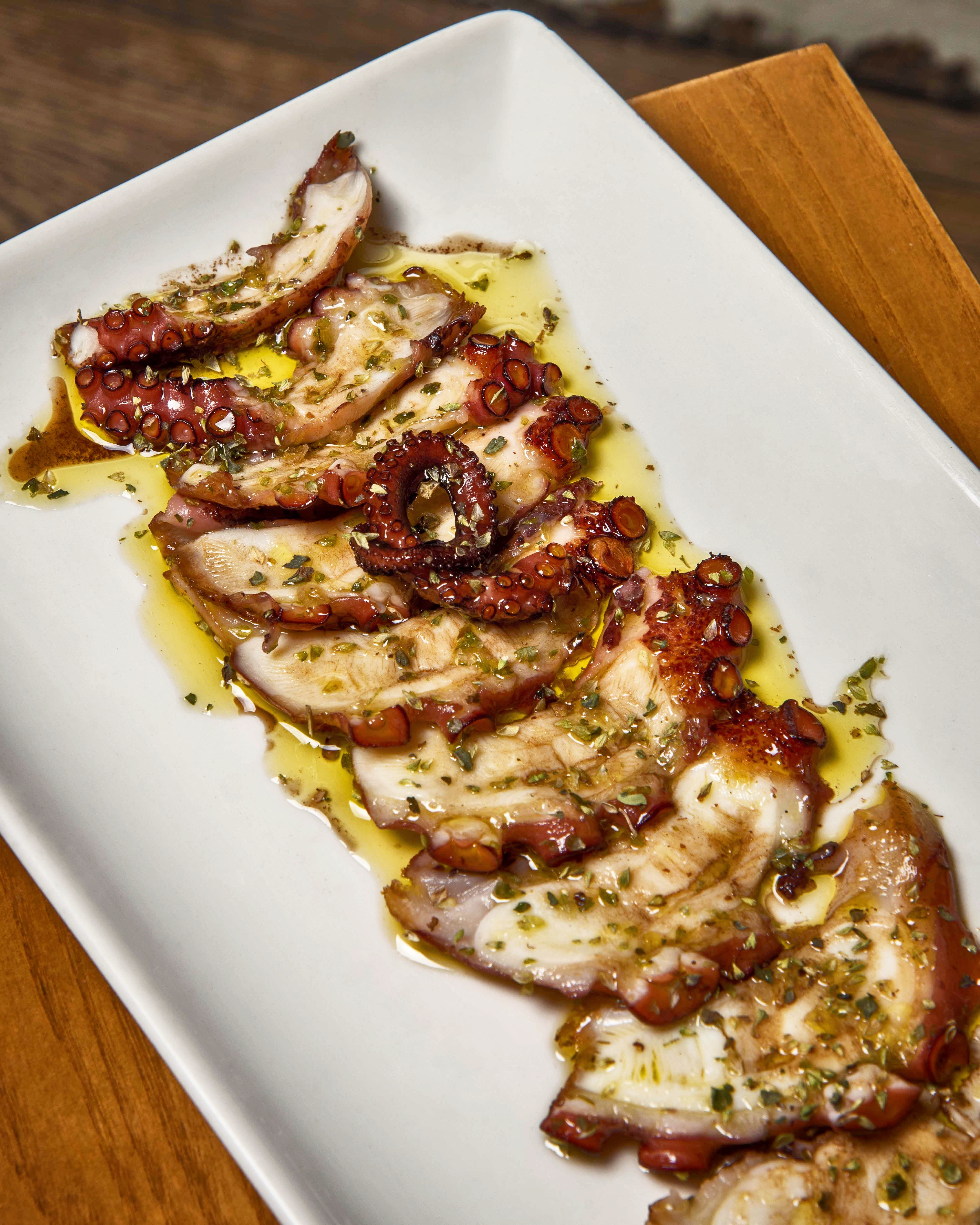 Grilled octopus with extra virgin olive oil and Módena vinegar