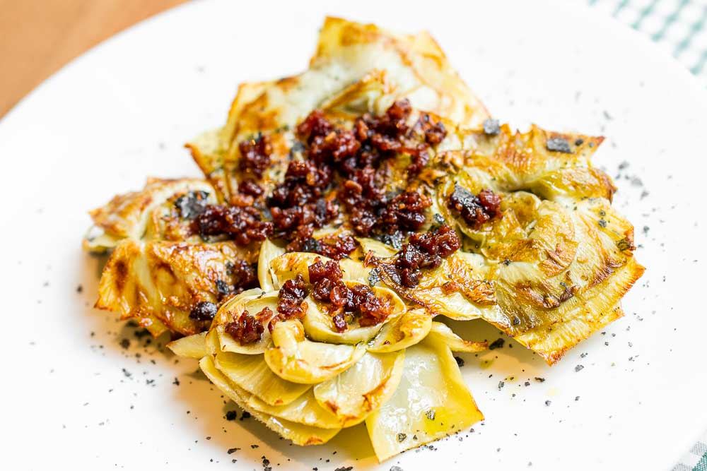 Grilled artichokes with Iberian ham