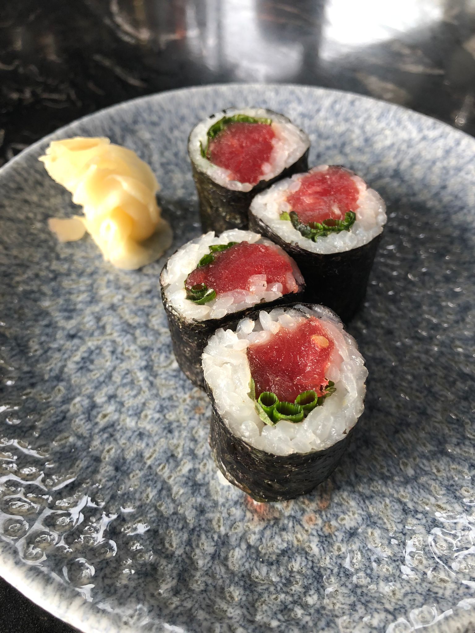 Maki Thunfisch Shiso (4 Stück)