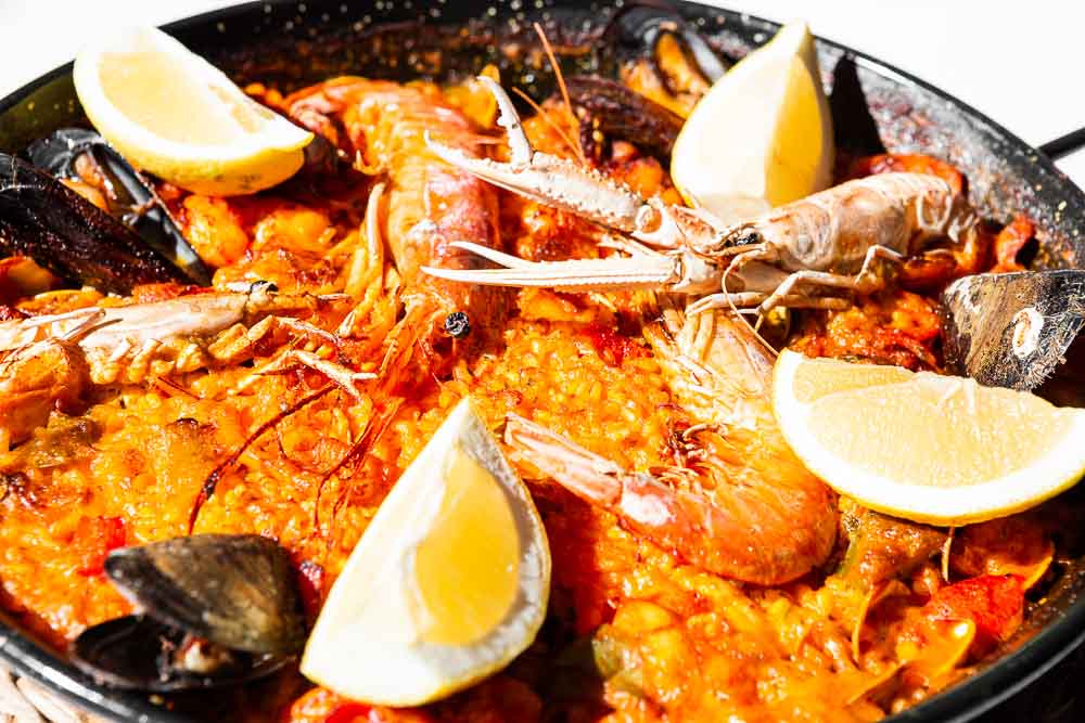 Paella de peixe e frutos do mar